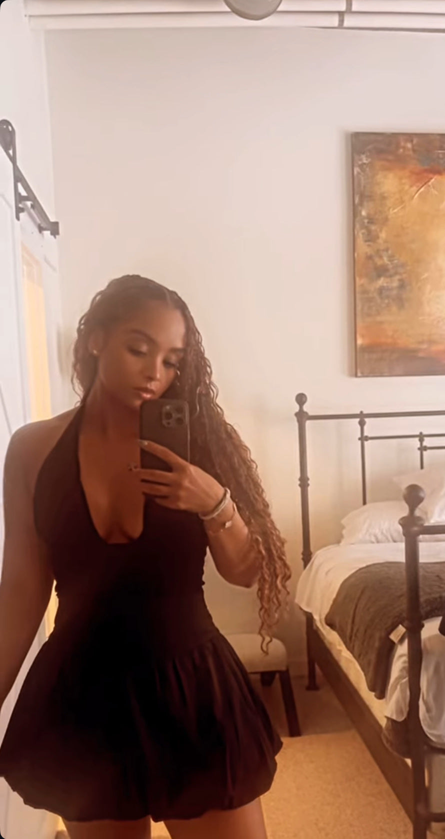 Client wearing long HBTBEAUTY boho curls in a mirror selfie